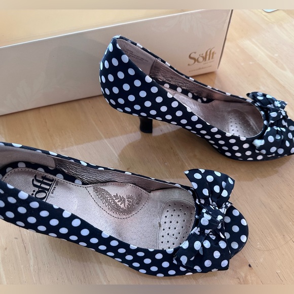 Black and white polka dot heels. - Picture 2 of 3